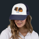 Guinea Pig Illustration Personalisiert Truckerkappe<br><div class="desc">Fügen Sie einen Namen oder Ihre eigene Nachricht hinzu,  um ein benutzerdefiniertes Mode-Accessoire zu erstellen,  das perfekt für Besitzer von Haustieren Guinea Schweinezüchtern ist. Dieser Hut zeigt eine realistische Style-Abbildung eines Guinea-Schweins und hat einen Platz,  um unten in marineblau Buchstaben Ihren eigenen Text hinzuzufügen.</div>