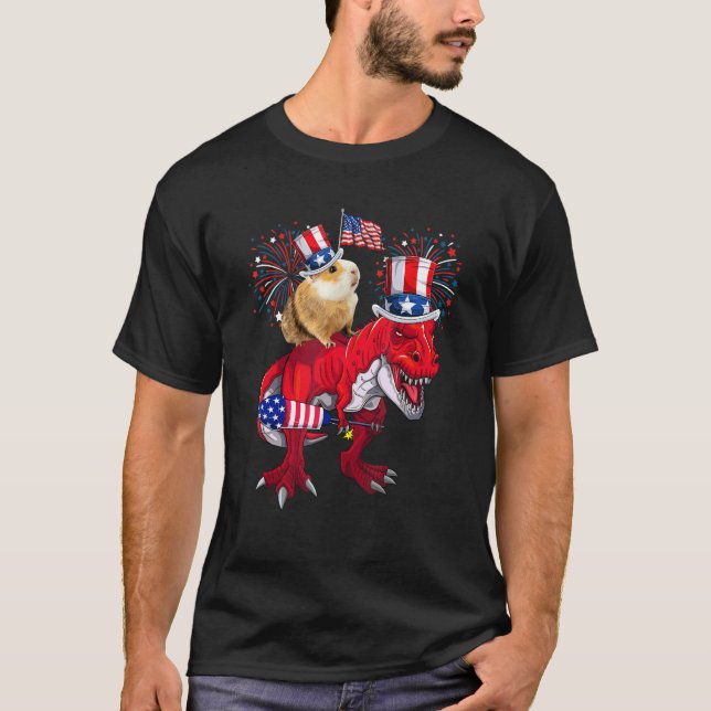 Guinea Pig Ridding T-Rex 4th Of July Fireworks Lov T-Shirt (Vorderseite)