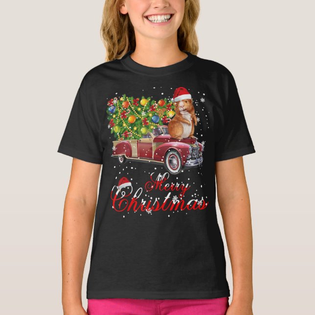 Guinea Pig Rides Red Truck Weihnachten T-Shirt (Vorderseite)