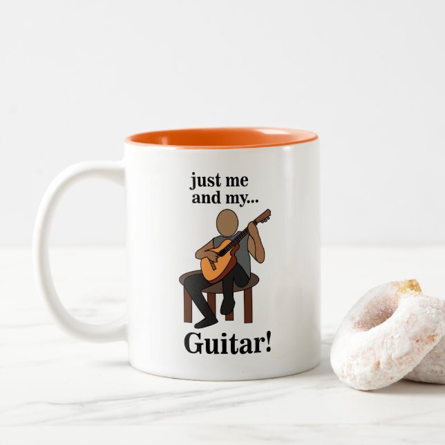 Guitarist Playing Guitar  Zweifarbige Tasse (Mit Donut)