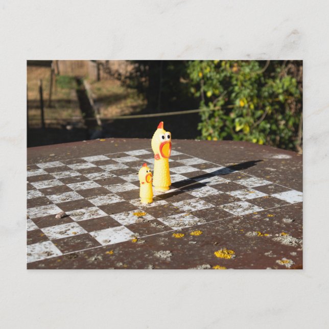 Gummi-Huhn-Schachspiel Postkarte (Vorderseite)