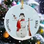 Gun Lover Shooting Shooter Snowman Keramik Ornament<br><div class="desc">Dieses Design kann in dem Bereich personalisiert werden, der durch das Ändern des Fotos und/oder Textes zur Verfügung gestellt wird. Sie können auch angepasst werden, indem Sie auf Vorlage personalisieren klicken und dann auf die Schaltfläche klicken, um weitere Optionen anzupassen, um die Hintergrundfarbe zu löschen oder zu ändern, Text hinzuzufügen,...</div>