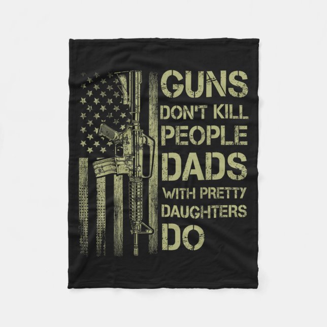 Guns Don't Kill People Dads With Pretty Daughters  Fleecedecke (Vorderseite)