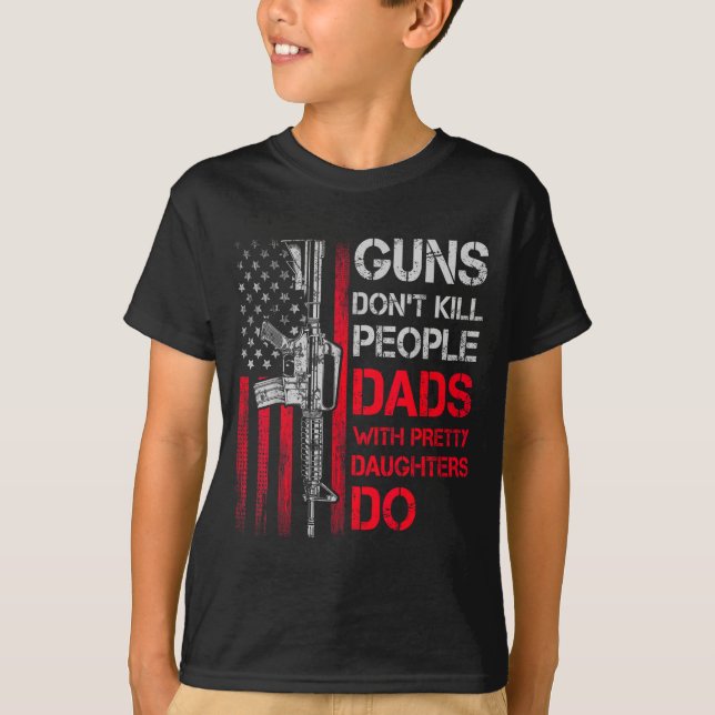 Guns Don't Kill People Dads With Pretty Daughters  T-Shirt (Vorderseite)