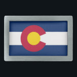 Gürtelschnalle mit Fahne des Colorado-Staat<br><div class="desc">Machen Sie eine kühne Aussage und zeigen Sie Ihren Colorado-Stolz mit diesem auffälligen Gürtelschnalle mit der Fahne Colorado! Dieser Gürtelschnalle, der mit Liebe zum Detail gestaltet wurde, ist mehr als nur ein modisches Accessoire; er ist eine Feier des reichen Erbes und der atemberaubenden Landschaften Colorados. Das kühne Design zeigt stolz...</div>