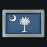 Gürtelschnalle mit Fahne South Carolina Staat<br><div class="desc">Fügen Sie Ihrem Kleiderschrank eine Touch von Südcharme mit diesem stilvollen Gürtelschnalle mit der Flagge von South Carolina hinzu! Dieser Gürtelschnalle, der aus langlebigen Materialien gefertigt und mit dem ikonischen Palmenbaum und dem halbmondförmigen Design der Fahne von South Carolina geschmückt ist, ist sowohl ein Modestatement als auch ein Symbol für...</div>