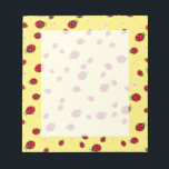 gürtlich niedlicher Ladybug und dunkelgelbe Blume Notizblock<br><div class="desc">Niedliches Ladybug-Muster mit handgezeichnetem Cartoon von Ladybugs und Damenmäusen auf einem gelben Geburtshintergrund.</div>