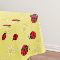 gürtlich niedlicher Ladybug und dunkelgelbe Blume