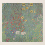 Gustav Klimt, Bauerngarten mit Sonnenblumen Schal<br><div class="desc">Skarf mit dem Kunstwerk Gustav Klimt namens "Bauerngarten mit Sonnenblumen". Das Gemälde "Bauerngarten mit Sonnenblumen" ist ein Gemälde mit gelben Sonnenblumen,  rote Rosen und weißen und blauen Blumen auf grünem Hintergrund. Personalisierbar.</div>