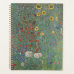 Gustav Klimt - Bauernhof Garten mit Sonnenblumen Planer<br><div class="desc">Gustav Klimts 'Bauerngarten mit Sonnenblumen' ist eine lebendige Hommage an die Schönheit der Natur und den rustikalen Charme der ländlichen Landschaften. Es wurde 1907 gestrichen und präsentiert einen üppigen Garten mit Sonnenblumen, goldenen Blütenblättern, die unter der Sonne glänzen, und einem grünen Hintergrund von Bäumen, die den Rahmen bilden. Die Komposition...</div>