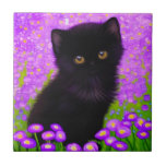 Gustav Klimt Cat Fliese<br><div class="desc">Keramik Tile mit einem Gustav Klimt Katze! Dieses flauschige Kätzchen sitzt in einem grünen Feld mit violetten Blumen. Ein puristisches Geschenk für Katzenliebhaber und österreichische Kunstliebhaber!</div>