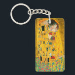 Gustav Klimt Der Kiss Schlüsselanhänger<br><div class="desc">Schlüsselanhänger mit Gustav Klimts Ölgemälde mit Goldblatt Der Kuss (1908). Ein Mann und eine Frau,  die leuchtende goldene Farben tragen,  sich liebevoll umarmen und in einem Feld von Blume küssen. Ein großartiges Geschenk für Jugendliche und österreichische Kunstliebhaber.</div>