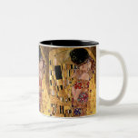 Gustav Klimt: Der Kuss (Detail) Zweifarbige Tasse<br><div class="desc">Eine schöne klassische Tasse,  die ein romantisches Paar teilt einen Kuss,  gemalt vom österreichischen Symbolistmaler Gustav Klimt kennzeichnet.</div>