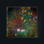Gustav Klimt Flower Garden Button<br><div class="desc">Button mit Gustav Klimts Ölgemälde Farm Garden mit Sonnenblumen (1907). Ein wunderschöner Garten mit Sonnenblumen und exquisiten blauen,  roten,  lila,  rosa und weißen Blume. Ein großartiges Geschenk für Jugendliche und österreichische Kunstliebhaber.</div>