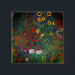 Gustav Klimt Flower Garden Button<br><div class="desc">Button mit Gustav Klimts Ölgemälde Farm Garden mit Sonnenblumen (1907). Ein wunderschöner Garten mit Sonnenblumen und exquisiten blauen,  roten,  lila,  rosa und weißen Blume. Ein großartiges Geschenk für Jugendliche und österreichische Kunstliebhaber.</div>