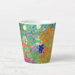 Gustav Klimt Flower Garden Milchtasse<br><div class="desc">Latte Tasse mit Gustav Klimts Ölgemälde Blumengarten (1906). Ein schöner Garten mit lila,  roten,  weißen,  blauen und orangefarbenen Blume. Ein großartiges Geschenk für Jugendliche und österreichische Kunstliebhaber.</div>
