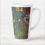 Gustav Klimt Flower Garden Milchtasse<br><div class="desc">Latte Tasse mit Gustav Klimts Ölgemälde Farm Garden mit Sonnenblumen (1907). Ein wunderschöner Garten mit Sonnenblumen und exquisiten blauen,  roten,  lila,  rosa und weißen Blume. Ein großartiges Geschenk für Jugendliche und österreichische Kunstliebhaber.</div>