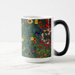 Gustav Klimt Flower Garden Verwandlungstasse<br><div class="desc">Zauberhafte Tasse mit Gustav Klimts Ölgemälde Farm Garden mit Sonnenblumen (1907). Ein wunderschöner Garten mit Sonnenblumen und exquisiten blauen,  roten,  lila,  rosa und weißen Blume. Ein großartiges Geschenk für Jugendliche und österreichische Kunstliebhaber.</div>