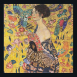 Gustav Klimt - Frau mit Fan Poster<br><div class="desc">Schönes Gemälde von Frau mit Fan von Gustav Klimt von 1918. Großartige Klimt Geschenke und wunderbare Kunstdrucke von hoher Qualität.</div>