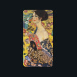 Gustav Klimt Lady mit Fan Art Nouveau Malerei Adressaufkleber<br><div class="desc">Gustav Klimt Lady mit Fan Art Nouveau Malerei Dieses Halbportrait einer schönen Frau zeigt einen gelben Hintergrund mit asiatischen Ornamenten, bunten Vögeln und Lotus Blume. Die Dame trägt ein Kleid im Stil eines Kimono, das mit Motiven eines chinesischen Drachenkleides bedruckt ist. Schöne künstlerisch romantische dekorative Kunstmalerei. Weitere Geschenke von Gustav...</div>