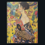 Gustav Klimt Lady mit Fan Art Nouveau Malerei Notizblock<br><div class="desc">Gustav Klimt Lady mit Fan Art Nouveau Malerei Dieses Halbportrait einer schönen Frau zeigt einen gelben Hintergrund mit asiatischen Ornamenten, bunten Vögeln und Lotus Blume. Die Dame trägt ein Kleid im Stil eines Kimono, das mit Motiven eines chinesischen Drachenkleides bedruckt ist. Schöne künstlerisch romantische dekorative Kunstmalerei. Weitere Geschenke von Gustav...</div>