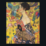 Gustav Klimt Lady mit Fan Art Nouveau Malerei Poster<br><div class="desc">Gustav Klimt Lady mit Fan Art Nouveau Malerei Dieses Halbportrait einer schönen Frau zeigt einen gelben Hintergrund mit asiatischen Ornamenten, bunten Vögeln und Lotus Blume. Die Dame trägt ein Kleid im Stil eines Kimono, das mit Motiven eines chinesischen Drachenkleides bedruckt ist. Schöne künstlerisch romantische dekorative Kunstmalerei. Weitere Geschenke von Gustav...</div>