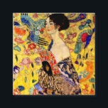 Gustav Klimt Lady mit Fan Begleitkarte<br><div class="desc">Umschließungskarten mit Gustav Klimts Ölgemälde Lady mit Fan (1918). Eine Frau, die einen blauen Kimono trägt, hält einen roten Fan vor einem bunten, gelben Hintergrund von Blume und Pfauen. Ein großartiges Geschenk für die Fans von Japonisme und europäischer Kunst.</div>
