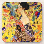 Gustav Klimt Lady mit Fan Getränkeuntersetzer<br><div class="desc">Untersetzer mit Gustav Klimts Ölgemälde Lady mit Fan (1918). Eine Frau, die einen blauen Kimono trägt, hält einen roten Fan vor einem bunten, gelben Hintergrund von Blume und Pfauen. Ein großartiges Geschenk für die Fans von Japonisme und europäischer Kunst.</div>