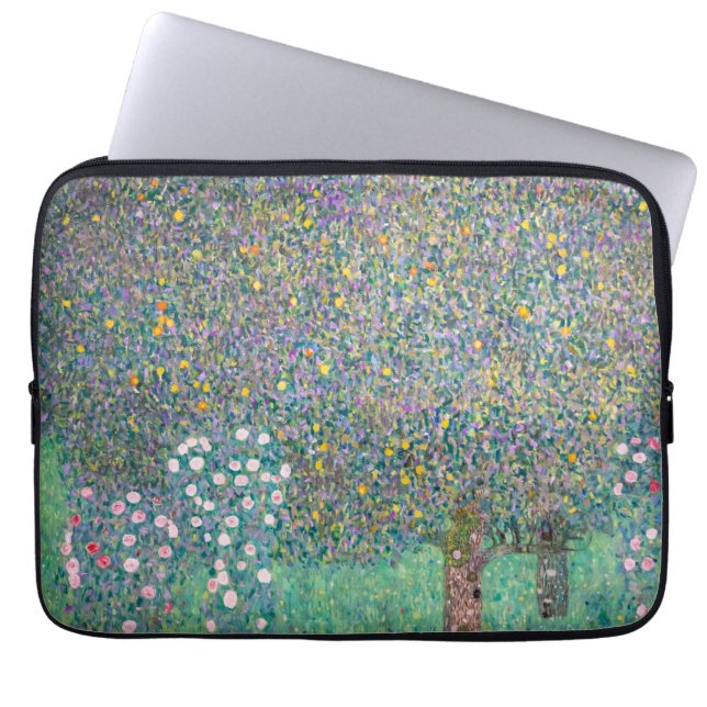 Gustav Klimt - Rosenbüsche unter den Bäumen Laptopschutzhülle (Vorderseite)