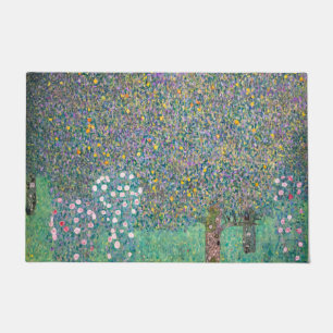 Gustav Klimt - Rosensträucher unter den Bäumen Fußmatte