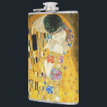 Gustav Klimt The Kiss Flachmann<br><div class="desc">Gustav Klimt Die Vintage Jugendstil-Malerei Der Kuss wurde zwischen 1907 und 1908, dem Höhepunkt seiner Goldenen Periode, vom österreichischen Symbolik-Maler Gustav Klimt gemalt, als er eine Reihe von Werken in einem ähnlich vergoldeten Stil malte. Das Gemälde gilt weithin als Meisterwerk der frühen Moderne. Es ist ein Symbol des Wiener Jugendstils...</div>