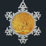 Gustav Klimt Tree of Life: Jugendstil-Symbolist Schneeflocken Zinn-Ornament<br><div class="desc">Mit diesem Meisterwerk, dem "Baum des Lebens" von Gustav Klimt (aus der Stilfrize), können Sie Ihren Platz stärken. Dieses gefeierte Jugendstil-Kunstwerk besticht durch seine schwindelerregenden, goldenen Äste, komplizierten Muster und symbolischen Motive, die die Reise, Verbindung und Wachstum des Lebens darstellen. Klimts prächtige, goldene, mosaikähnliche Details und abstrakte Formen schaffen ein...</div>
