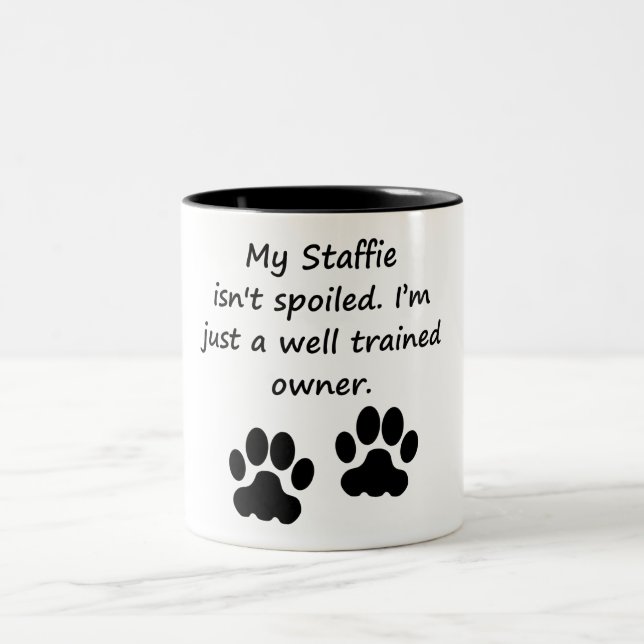 Gut ausgebildeter Staffie Inhaber Zweifarbige Tasse (Mittel)