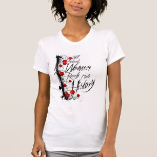 Gut benommene Frauen stellen selten T-Shirt