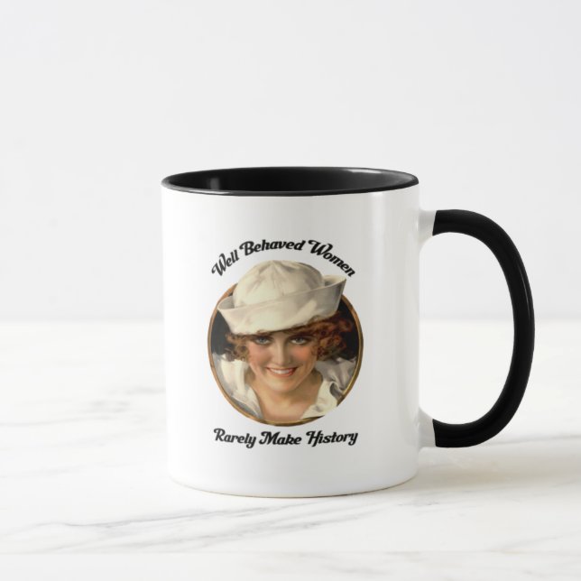Gut benommene Frauen stellen selten Tasse (Rechts)