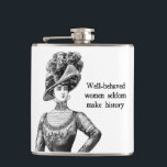 Gut benützte Frauen machen selten Geschichtstrieb Flachmann<br><div class="desc">Feministisches Design für Damen,  die sich gerne schlecht benehmen,  mit einer hübschen Vintagen Illustration einer Viktorianischen Frau.</div>