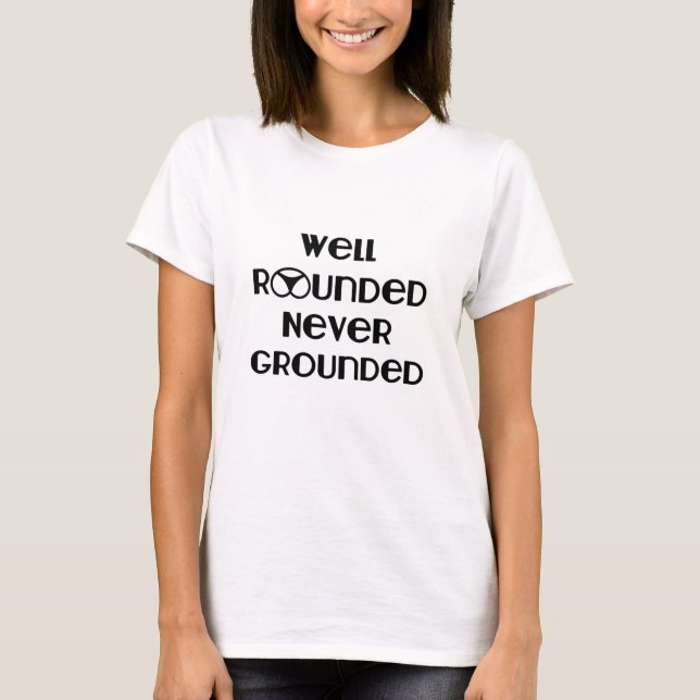 Gut gerundeter nie gemachter T - Shirt (Vorderseite)