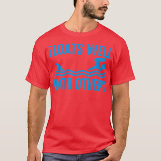 gut mit anderen schwimmt T-Shirt