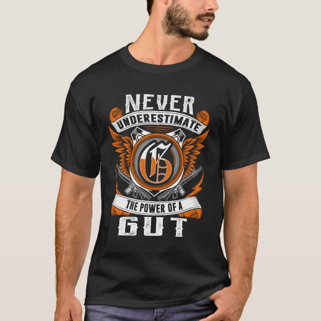 GUT - Unterschätzen Sie niemals Personalisiert T-Shirt (Vorderseite)