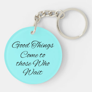 Gute Sachen kommen zu denen, die Schlüsselanhänger