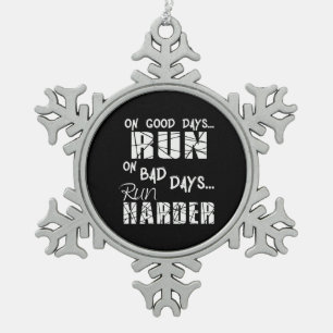 Gute Tage laufen - schlechte Tage laufen härter Schneeflocken Zinn-Ornament