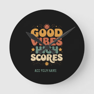 Gute Vibes & High Scores Retro 70er Jahre Custom T Runde Wanduhr