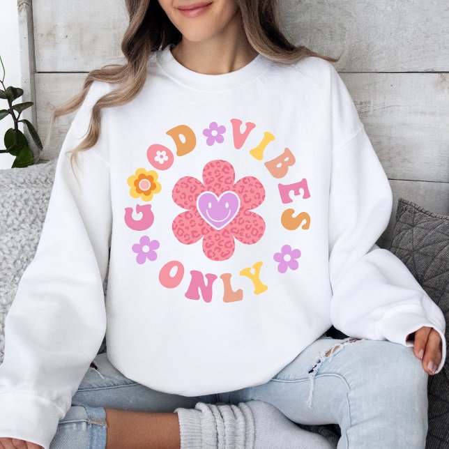 Gute Vibes nur Retro-Blume Positives Zitat Sweatshirt (Von Creator hochgeladen)