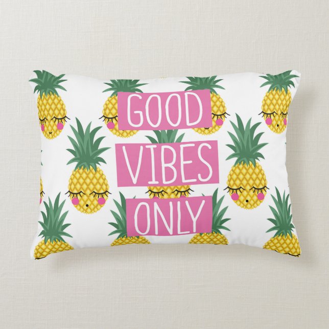 Gute Vibes Pineapples Sommermuster Dekokissen (Vorderseite)