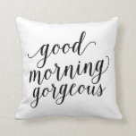Guten Morgen herrlich | Kissen<br><div class="desc">Gemütliches Ambiente mit modernen Kissen. Anpassen Sie die Hintergrundfarbe einfach an einen Schatten Ihrer Wahl! Klicken Sie einfach auf den Button "Anpassen" und wählen Sie Ihre Hintergrundfarbe aus den Uhren aus.</div>