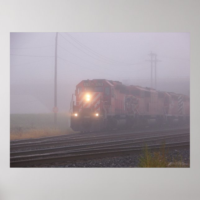 Güterzug im Nebel des Morgens Poster (Vorne)