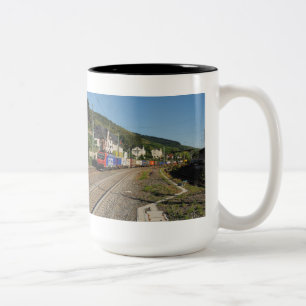 Güterzug in Lorch am Rhein Zweifarbige Tasse