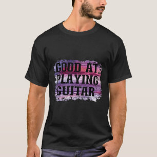 Gutes Spiel mit Gitarrenrosa und Lila Hintergrund T-Shirt