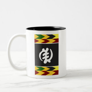 Gye Nyame Adinkra Tasse mit farbenfroher Kente Acc