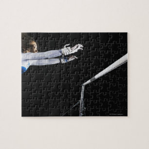 Gymnast (9-10), der nach ungleichen Bars sucht 2 Puzzle
